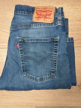 Men’s Levi's 513 Slim Straight Jeans - Medium Blue Denim 31/32